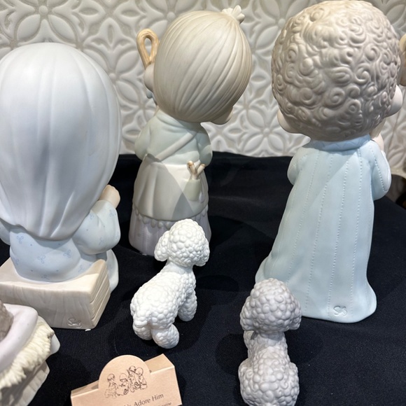 Precious Moment Dealer Nativity Set - Picture 5 of 6